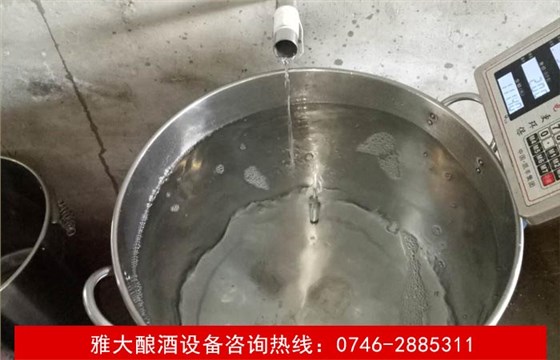 【釀酒設(shè)備】雅大釀酒設(shè)備&mdash;接酒