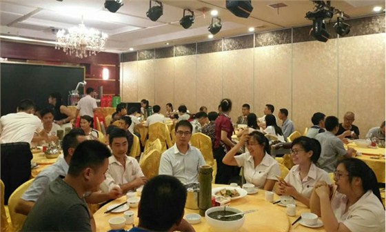 「白酒生產設備」2018年春節(jié)喝酒如何避免口渴、吃撐！