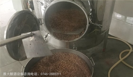 固態(tài)釀酒設(shè)備：高粱酒釀酒工藝流程&mdash;&mdash;蒸高粱