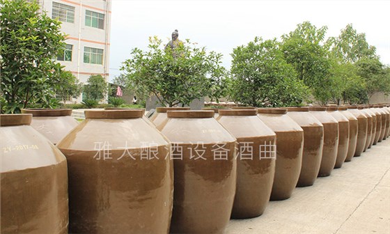 「小型酒廠釀酒設(shè)備」中國(guó)白酒的十萬(wàn)個(gè)為什么，您能回答幾個(gè)？陶缸