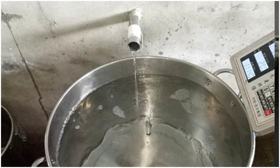 白酒加水降度在用白酒釀造設(shè)備接酒后進(jìn)行，還是出售前進(jìn)行？5