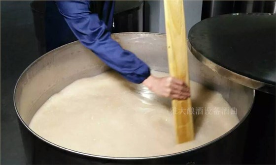串蒸能提升液態(tài)白酒口感嗎 用酒廠釀酒設(shè)備串蒸時(shí)應(yīng)注意什么？4