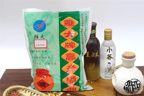 為什么我釀的大米白酒不夠香，那是因?yàn)槟鷽]選對(duì)中草藥酒曲！-03