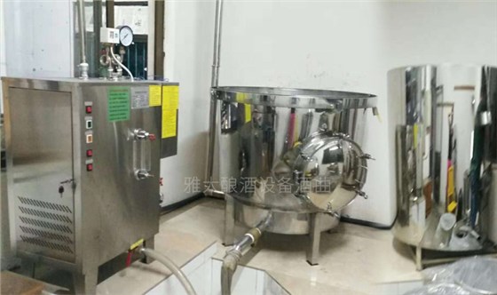 潘姐用釀酒新設(shè)備做酒半年，通過朋友圈快速打開當(dāng)?shù)鼐剖袌觯?02