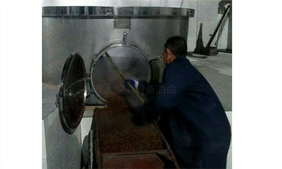 20年老酒廠遇到換證難題怎么辦？讓雅大釀酒設(shè)備來幫忙！-08