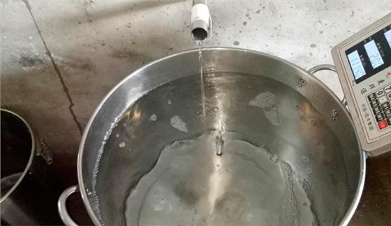 自己用玉米釀酒設(shè)備蒸制的玉米酒為什么喝了眼花？該怎么辦？-05