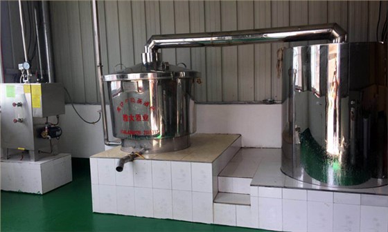 2019用蒸汽釀酒設(shè)備開(kāi)酒廠，廠房這樣布局更省錢(qián)!-03電加熱固態(tài)釀酒設(shè)備2