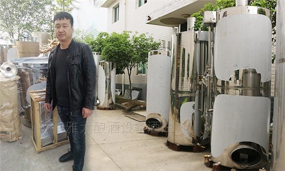 玉米價(jià)格持續(xù)走低，劉哥借助中型釀酒設(shè)備為村民謀一條致富路-03