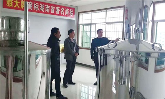 滯銷，長相難看的百香果，用蒸汽釀酒設備做酒再也不爛！-05
