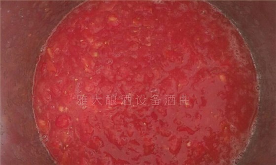 首先將西紅柿冼凈、涼干水份、打成漿