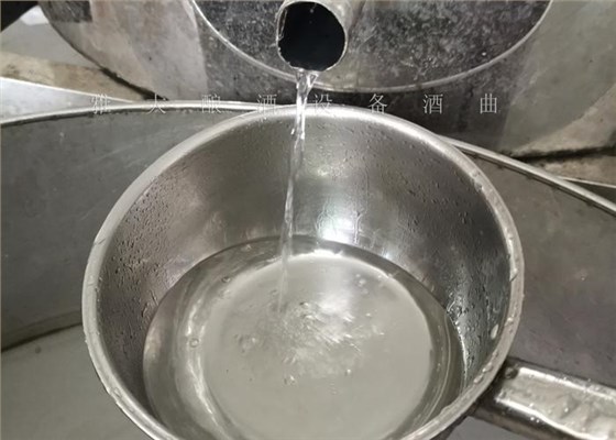 白酒生產(chǎn)設(shè)備釀造的散裝純糧酒糟味太重，怎么辦？ 5