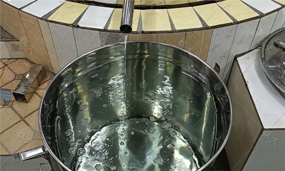 大型釀酒設(shè)備酒廠售酒新模式：線上線下齊發(fā)力，多措并舉生意火 6