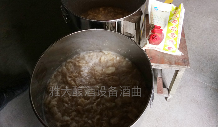 6張圖帶你親臨雅大蒸酒設(shè)備檸檬酒制作現(xiàn)場