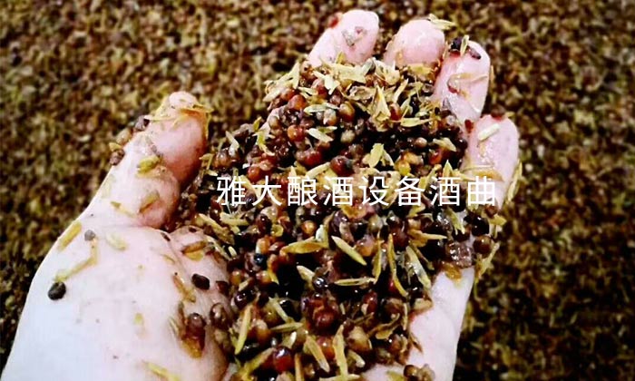 白酒生產(chǎn)設(shè)備釀酒 加稻殼的比例多少比較合適？需要清蒸嗎？