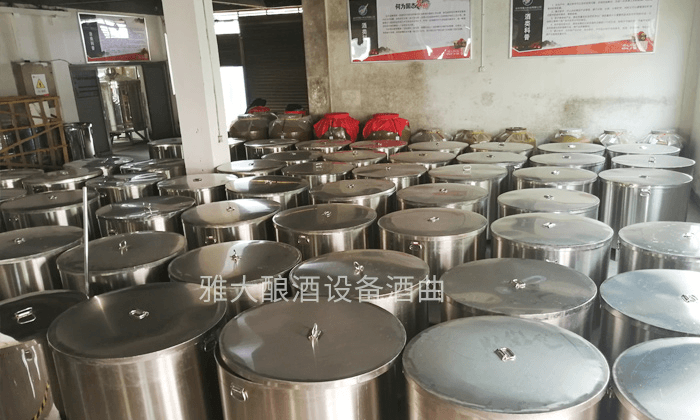 不銹鋼釀酒設(shè)備 釀酒新設(shè)備 酒曲 小型酒廠(chǎng)釀酒設(shè)備