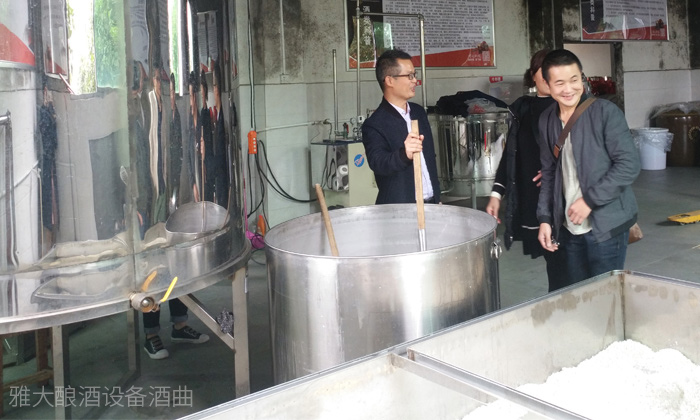 「白酒生產(chǎn)設(shè)備」中國(guó)烈的白酒是多少度的 想知道答案趕緊點(diǎn)進(jìn)來(lái)5