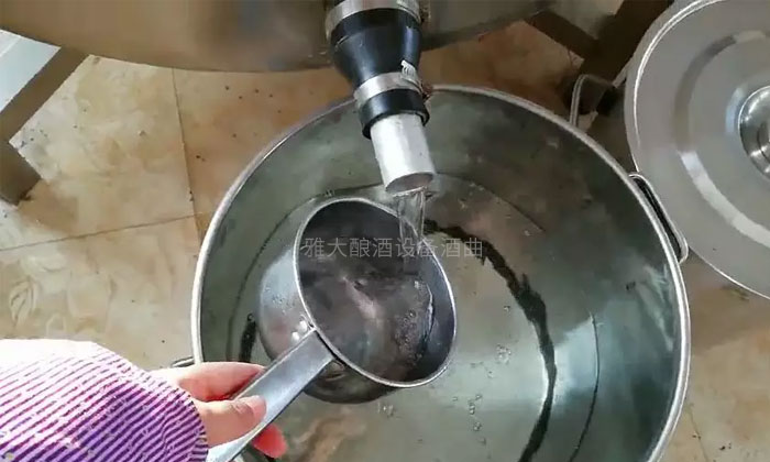 新型傳統(tǒng)糧食釀酒設(shè)備與木甑相比，有什么特有之處？-05
