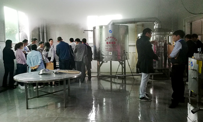 帶您了解學(xué)員在雅大釀酒設(shè)備廠家的每一個瞬間，有圖有真相！-03-酒廠安裝課