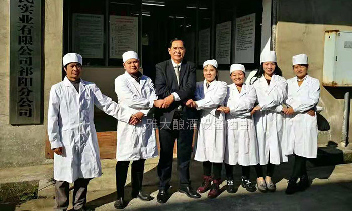 楊醫(yī)生用釀酒新設(shè)備做保健酒4年，維葛酒熱銷全國的秘密！01