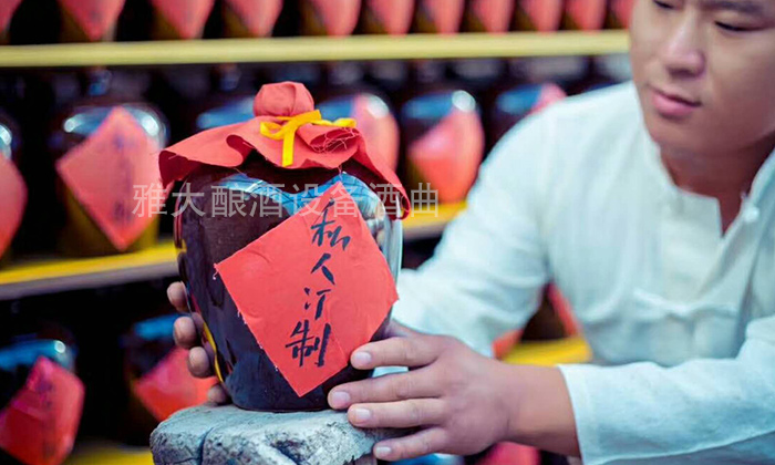 同樣用多功能釀酒設(shè)備做定制純糧酒，他卻做出了新高度！你呢？-05