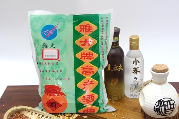 為什么我釀的大米白酒不夠香，那是因?yàn)槟鷽]選對(duì)中草藥酒曲！-03