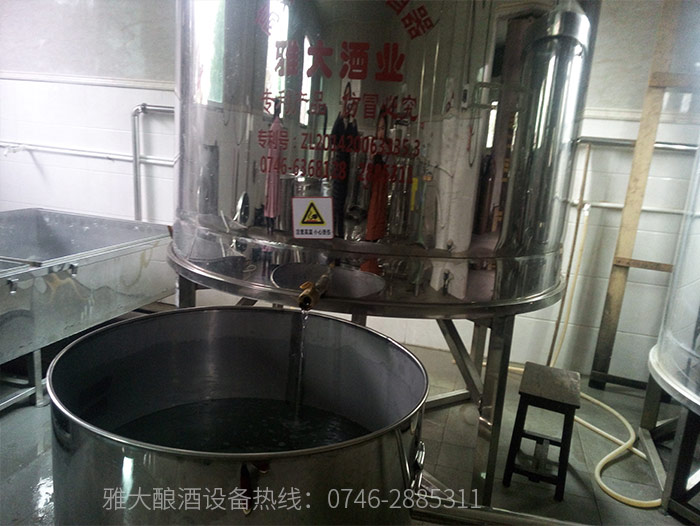 用白酒蒸酒設(shè)備做純糧固態(tài)酒，一定要認(rèn)識(shí)純糧固態(tài)酒標(biāo)識(shí)！-04-出酒1