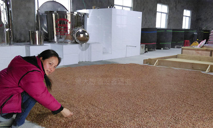 用白酒蒸酒設備釀酒的女人，一定具備這7大技能！-05