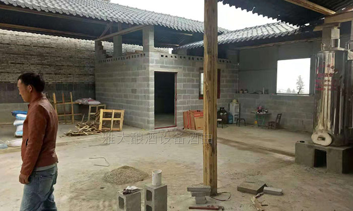 1壇土苞谷燒傳承百年！引雅大小型酒廠釀酒設(shè)備土燒大賣緬甸邊境-03