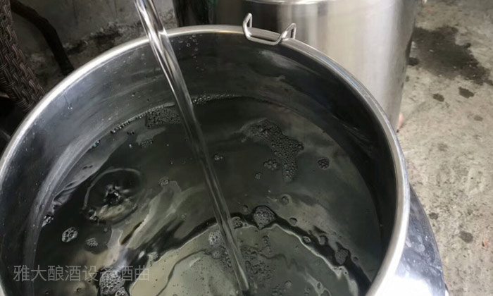 用全套釀酒設(shè)備蒸餾，裝甑時(shí)為什么要&ldquo;輕撒勻鋪&rdquo;？-04