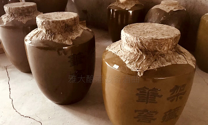 用小型釀酒設(shè)備做酒20年的老師傅，為你揭秘春釀冬銷技巧-02