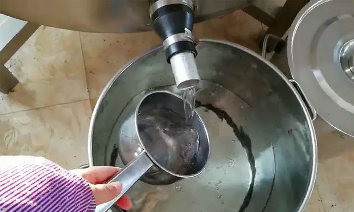 大型釀酒設(shè)備做二鍋頭的&ldquo;掐酒&rdquo;絕活，也就這兒能看見了-04