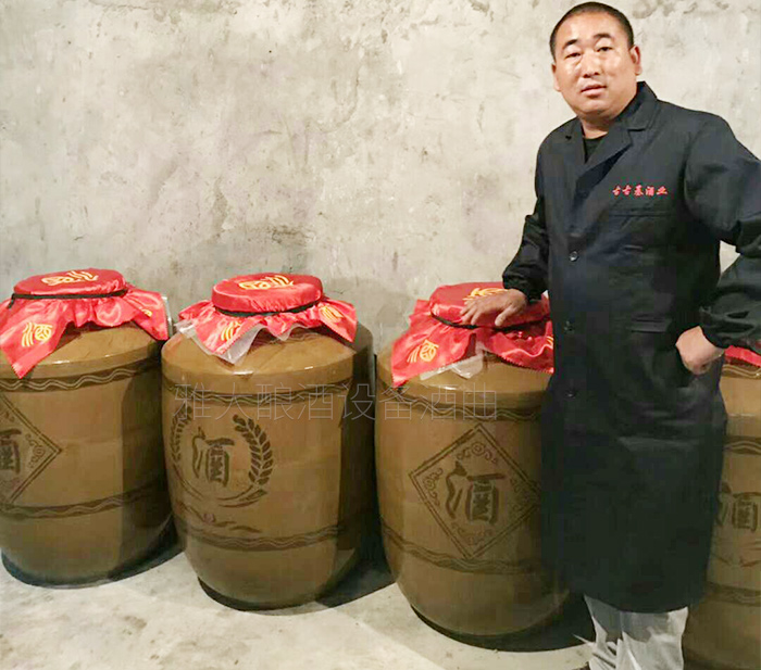 ▲好酒需要時間陳，雅大客戶與他的窖藏酒