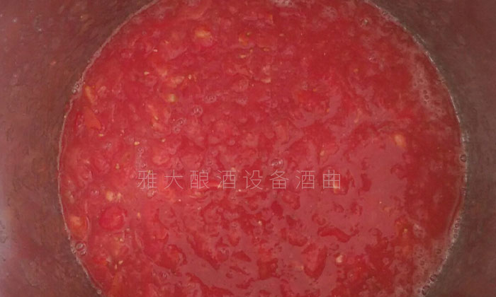 首先將西紅柿冼凈、涼干水份、打成漿