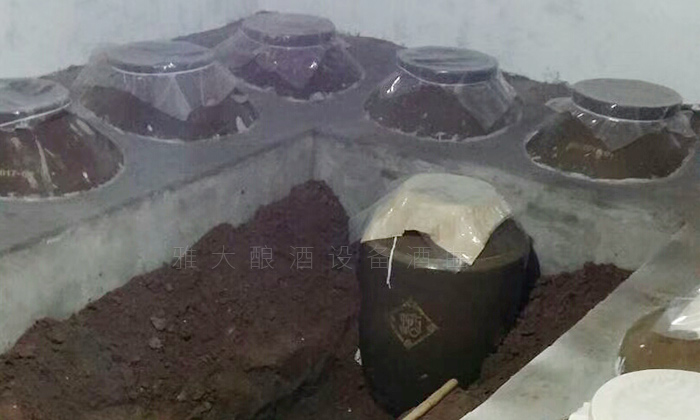 24-陳總用烤酒設(shè)備釀造企業(yè)定制酒送合作伙伴，加深品牌形象！埋酒