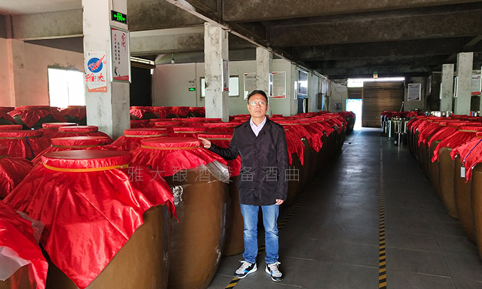 放棄瓶裝酒代理，改用雅大蒸汽釀酒設(shè)備現(xiàn)蒸現(xiàn)賣