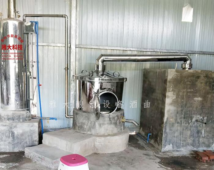 7.25雅大白酒釀造機(jī)器學(xué)員三大先生賣酒有絕招：以糧換酒，零成本養(yǎng)豬1