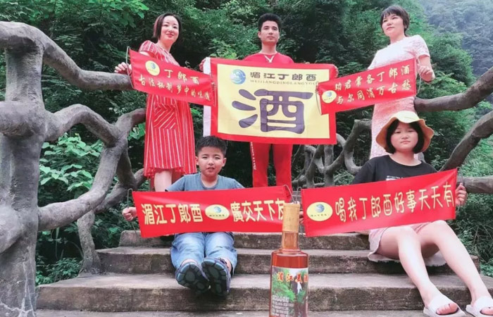 8.25-兵哥哥用雅大制酒設(shè)備釀出湄江招牌旅游產(chǎn)品，月凈賺3萬6