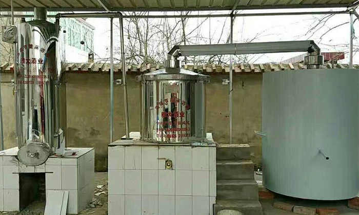 26-在門(mén)面開(kāi)一個(gè)酒坊用什么材質(zhì)的蒸酒設(shè)備比較好？釀酒設(shè)備