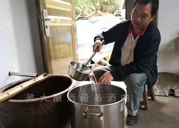 從廚師到釀酒師，用全自動釀酒設備釀出美酒，釀出紅火日子