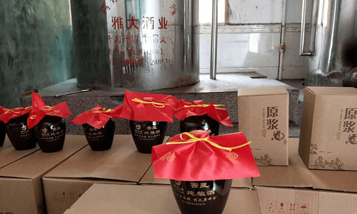 白酒釀造設(shè)備蒸餾的純糧酒灌瓶后，怎樣避免渾濁、沉淀現(xiàn)象？ 4