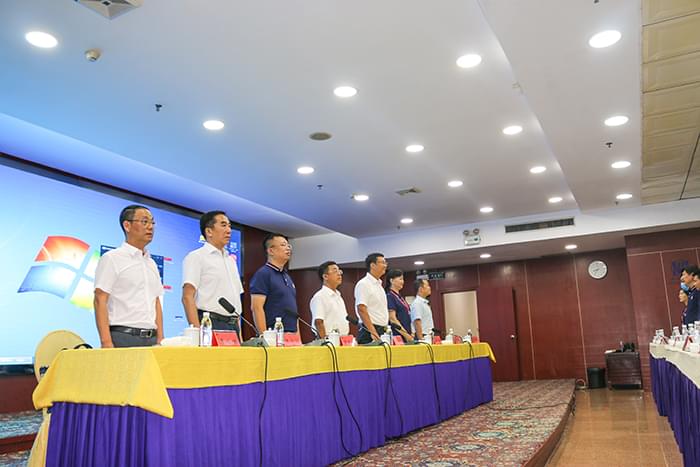 會(huì)議在嘹亮的國歌聲中開啟