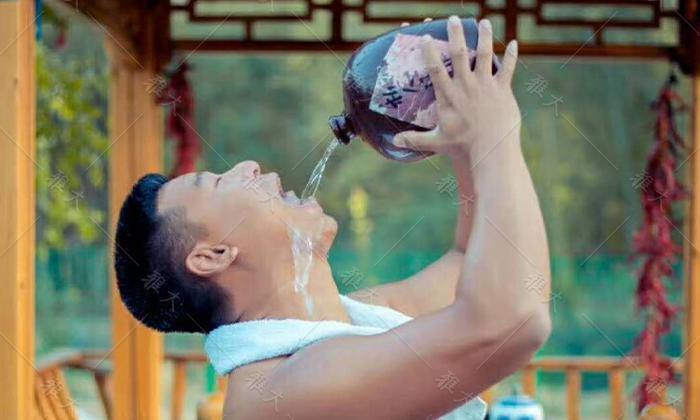 中年男人喝白酒要注意啥？用燒酒設備做酒的老師傅告訴您答案2