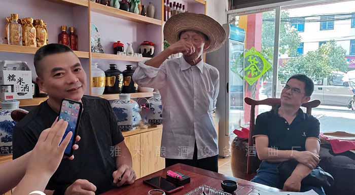 中年男人喝白酒要注意啥？用燒酒設(shè)備做酒的老師傅告訴您答案6